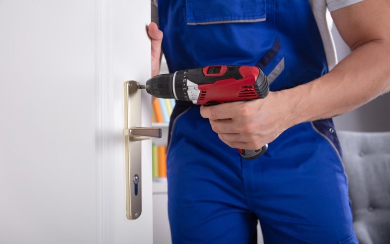 menuisier-landevant-pose-porte-entree